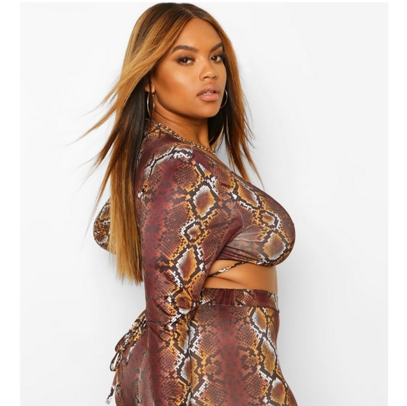 Plus Size Snake Print Crop Top - Picture 3 of 3